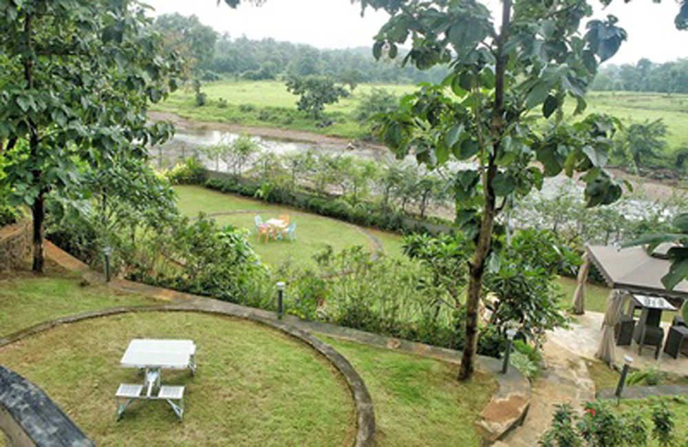 Dine out at Villa Magnum