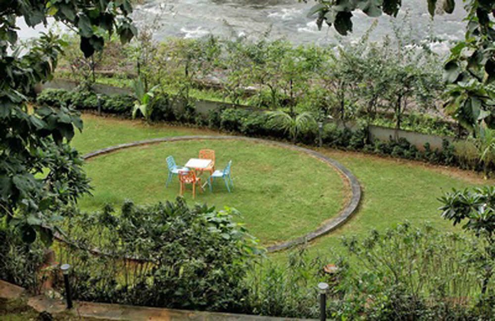 Sit-Out At Villa Magnum
