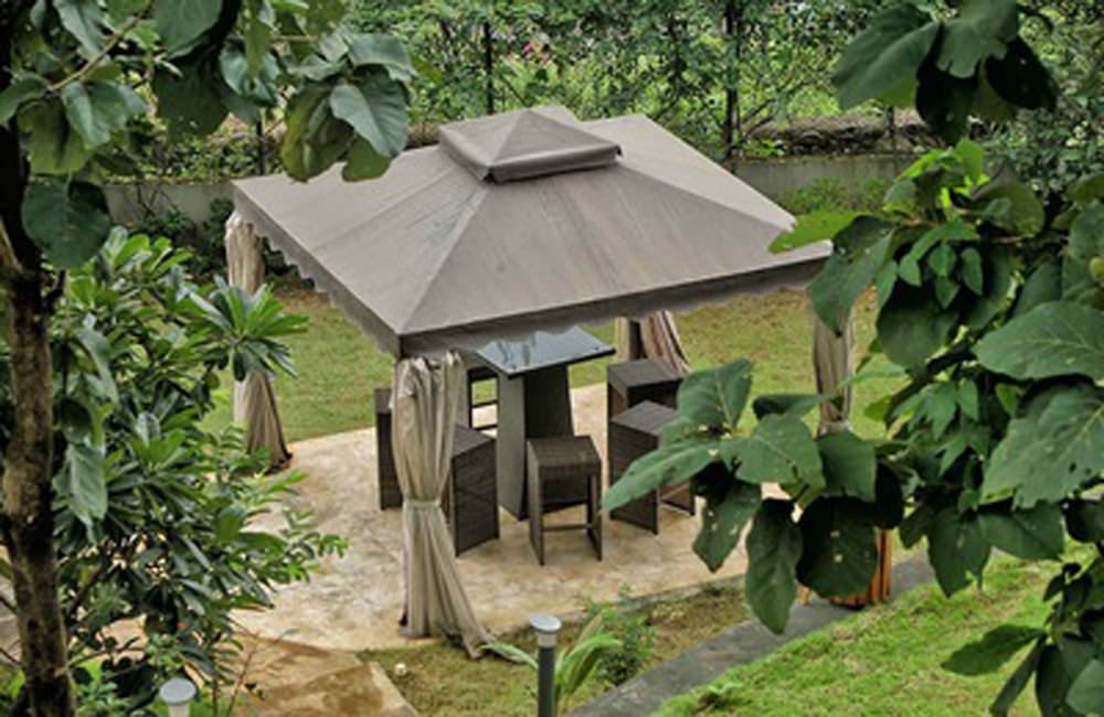 River Bank At Villa Magnum