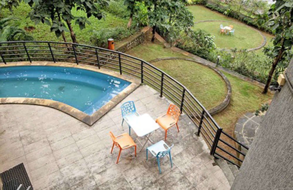 Sit-Out At Villa Magnum