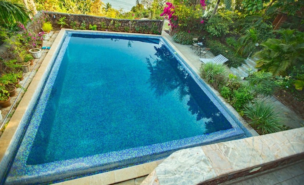 Private pool At villa raga